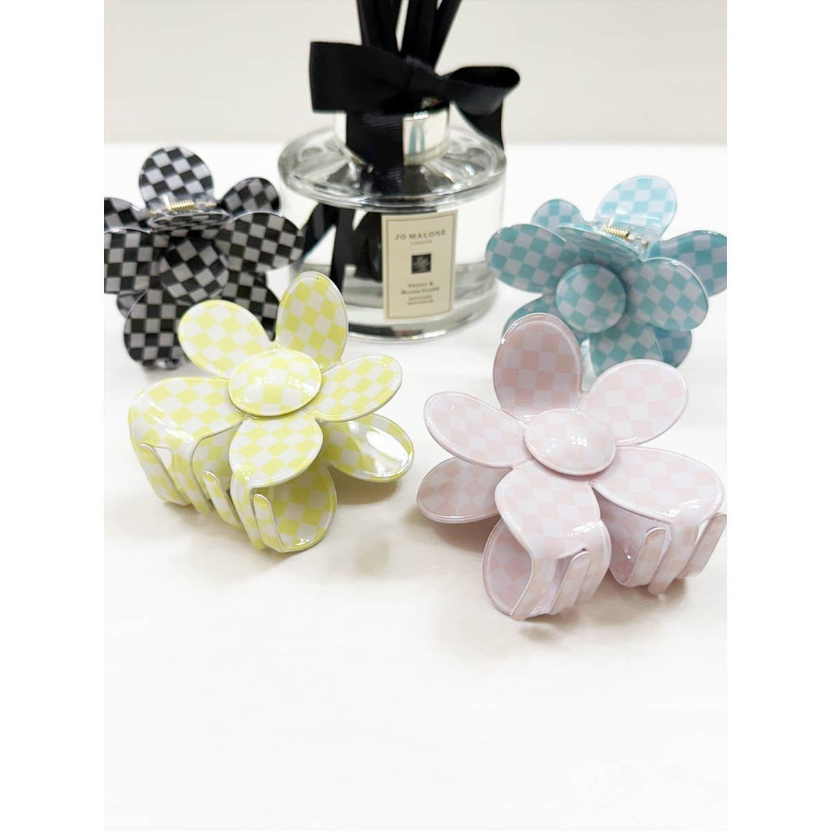 Checkered Daisy Clips