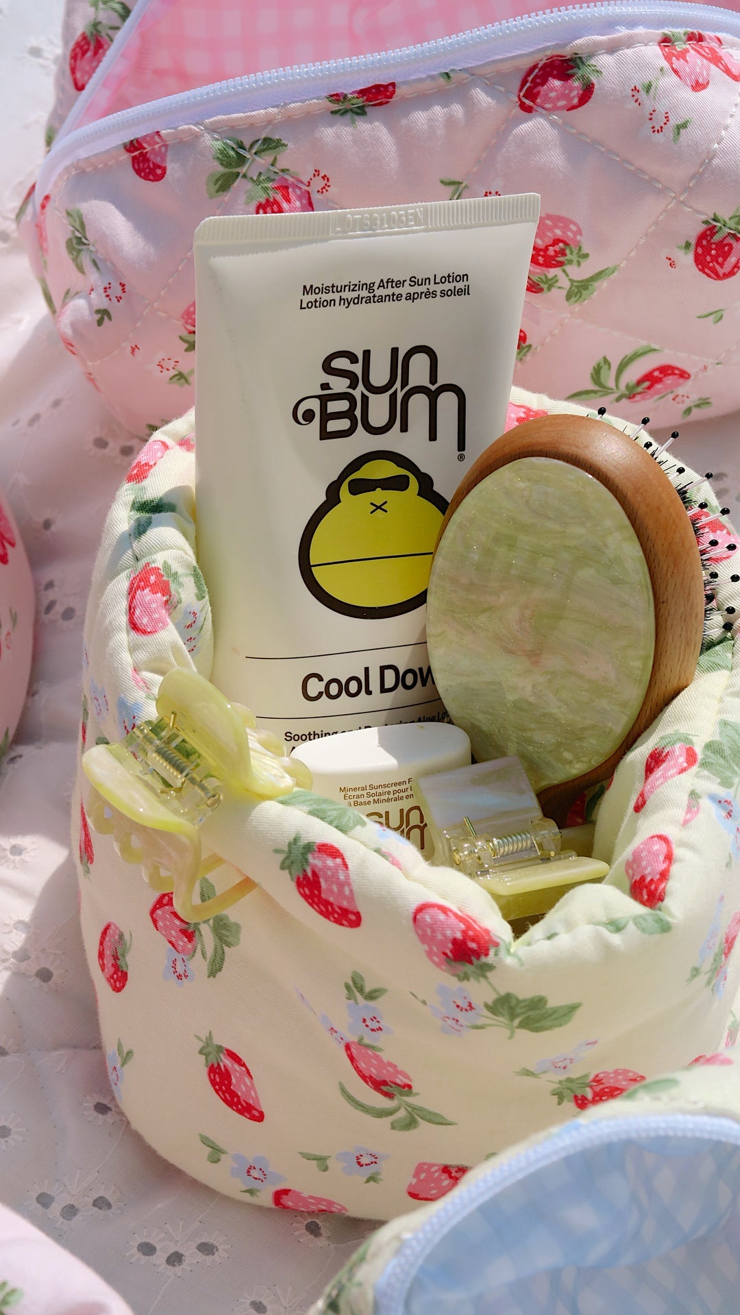 SMALL PUFF BUCKET ORGANIZER - YELLOW STRAWBERRY