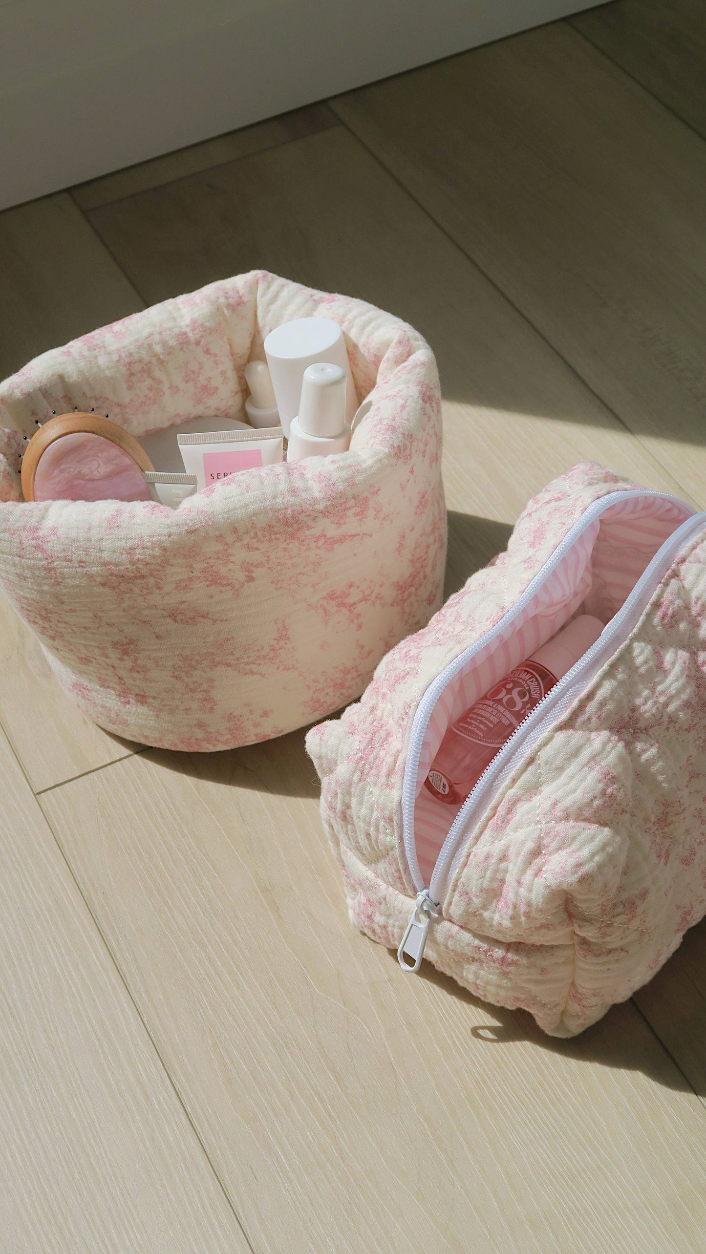 MEDIUM QUILTED MAKEUP BAG - PINK TOILE