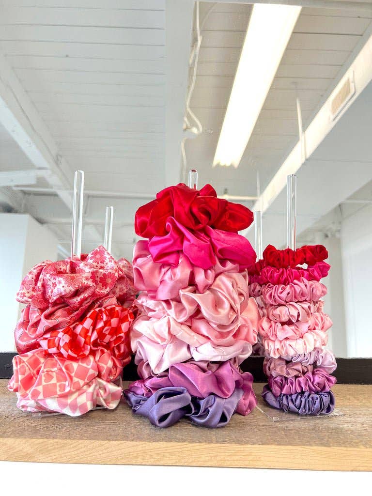 GROOVY PINK CHECKER - Printed Silk Scrunchie