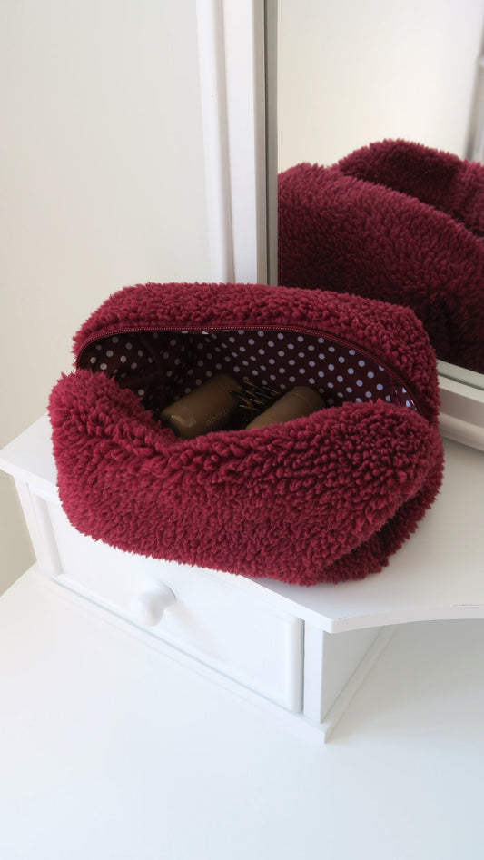Medium Makeup Bag – Burgundy Cozy