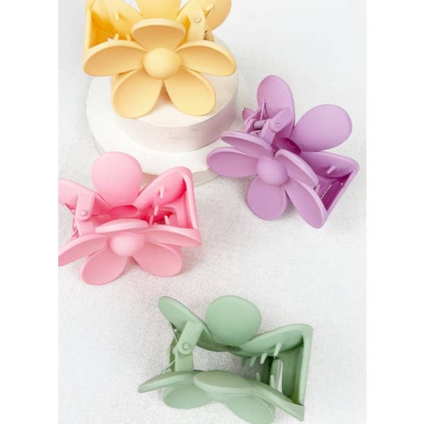 Pastel Daisy Clips