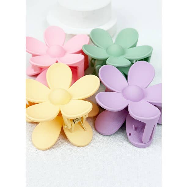 Pastel Daisy Clips