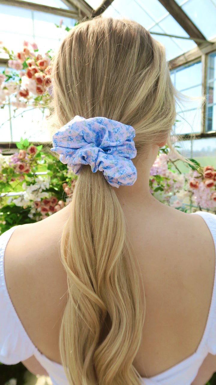 BLOOMING BLUES - Printed Silk Scrunchie