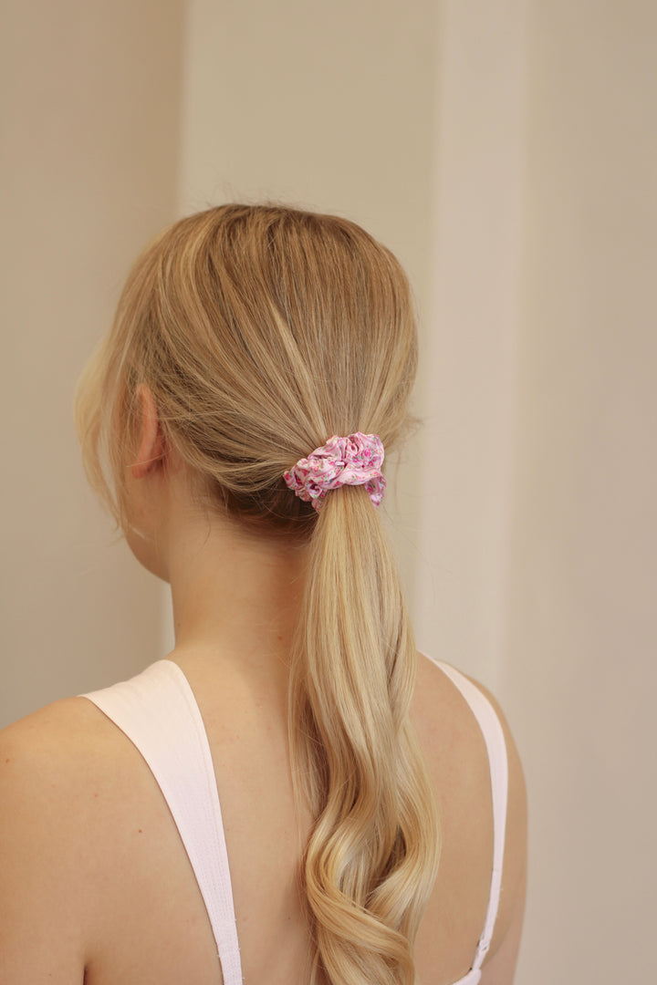 VINTAGE FLORAL - Silk Skinny Scrunchie