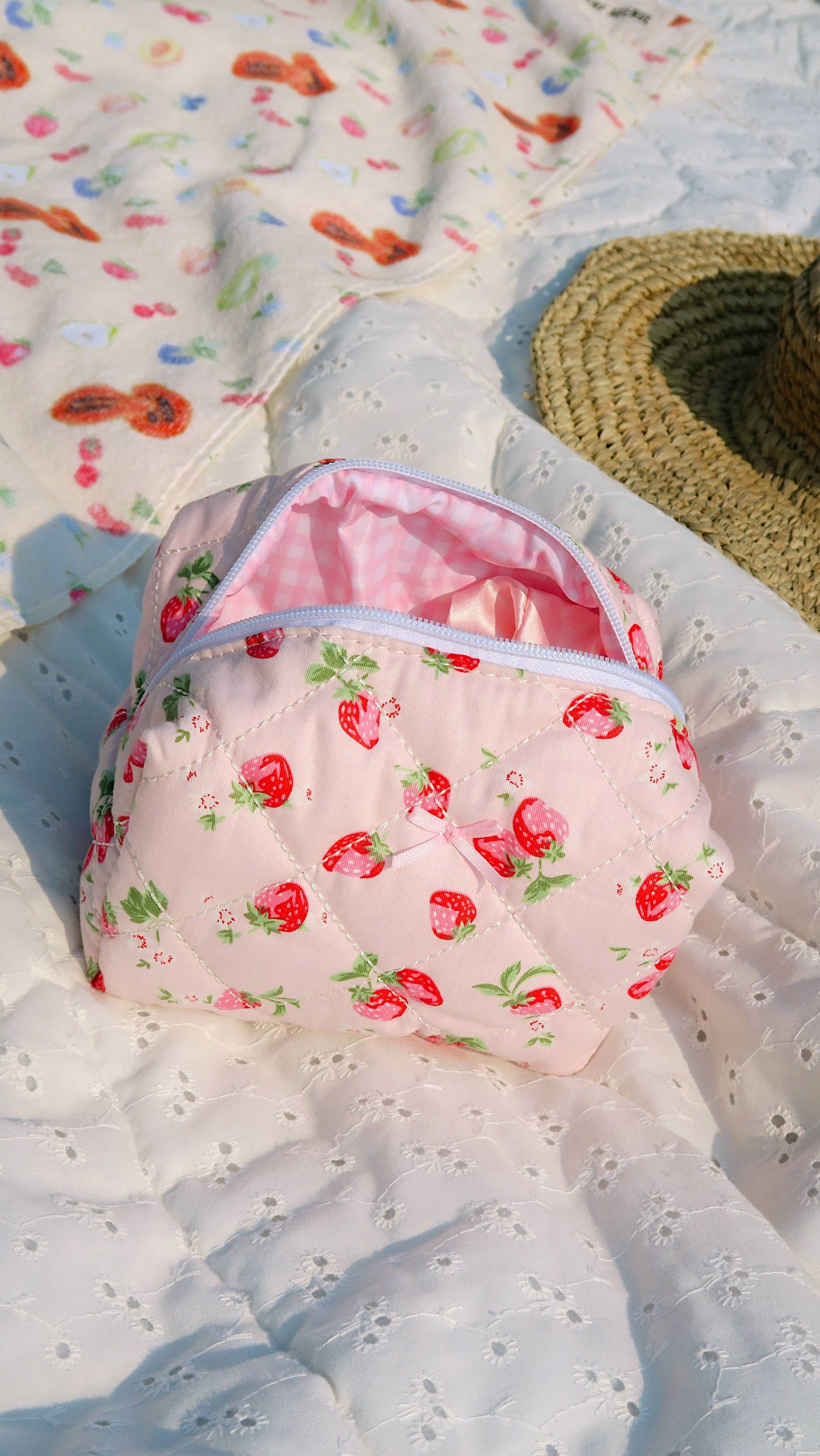 SMALL MAKEUP BAG - PINK STRAWBERRY
